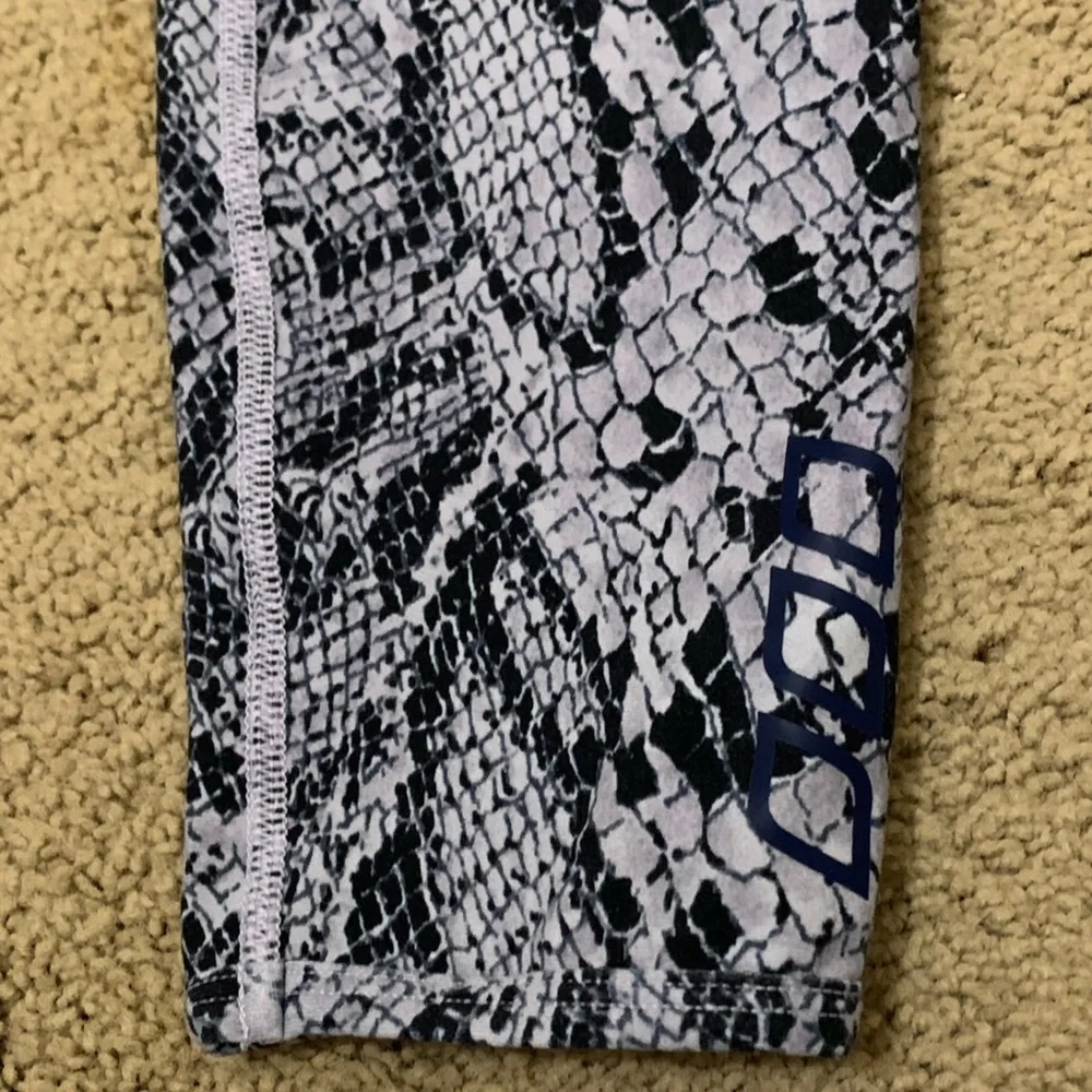Lorna Jane Mid-Rise Cropped Blue Snakeskin Legging S - Picture 7 of 11